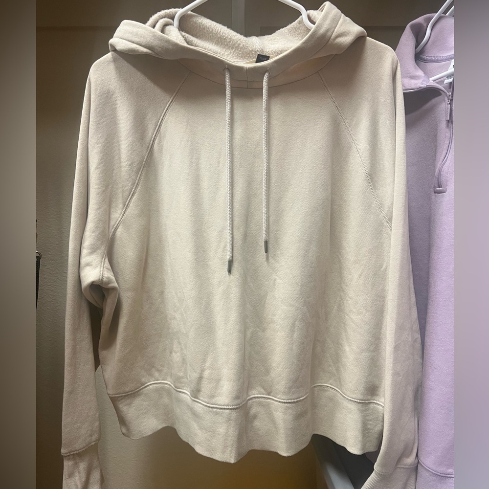 Universal Thread Beige Women's Hoodie Sweater